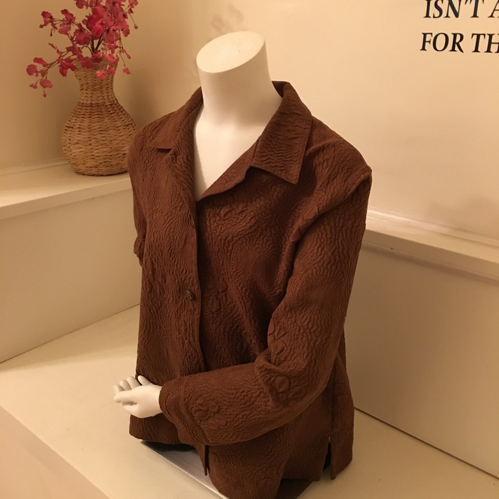 EASY SPIRIT BUTTON DOWN SHIRT. Brown Size L.